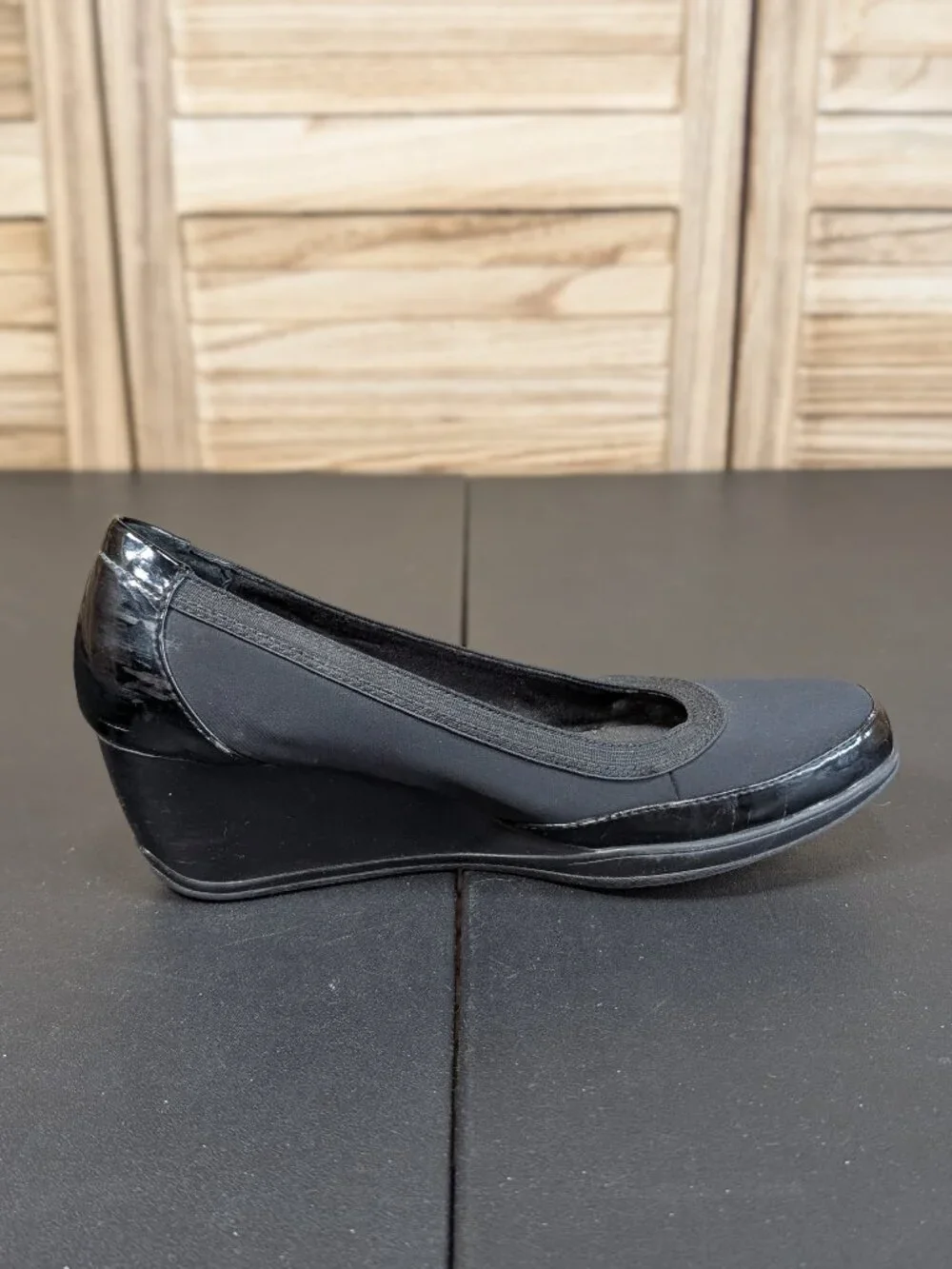 Clarks Bendables Black Wedge Pumps with Patent Trim Style 67116 Size 8M